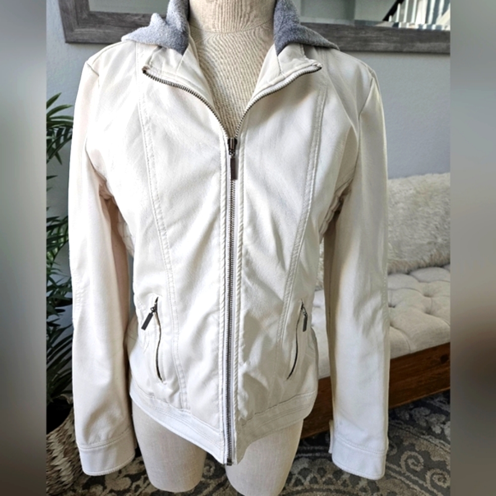 BONGO-White Cream Faux Leather Moto pleated Jacket w/ Hood SZ M
